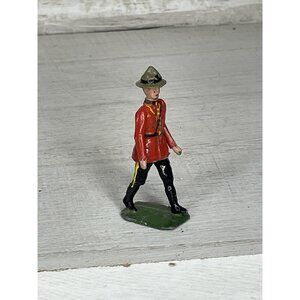 BRITAINS FROM SET NO. 1554 ROYAL CANADIAN MOUNTIE POLICEMAN - RARE 1940'S 2.5”